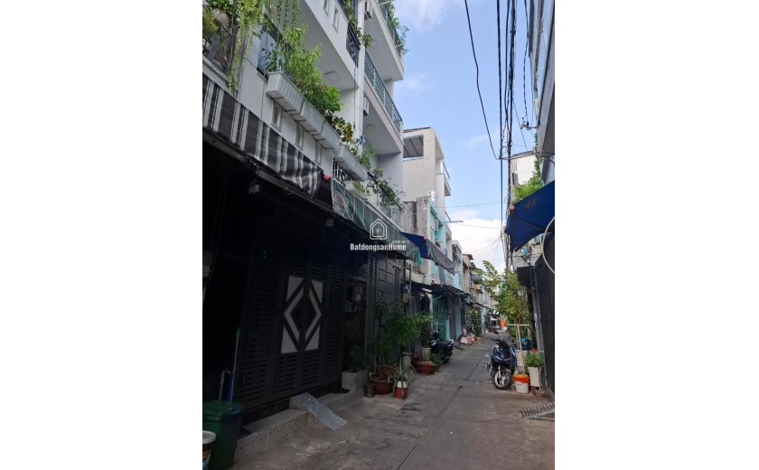 NHÀ ĐẸP KHU LÊ VĂN QUỚI, 32M2, 3 TẦNG, HẺM XE HƠI GIÁ 4.X TỶ